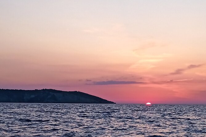 Private Luxury Sunset Cruise Blue Caves Champagne Included 5pax - A small private boat makes the evening feel personal