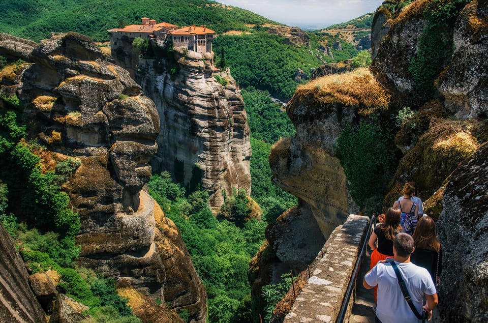 Private Meteora Monasteries Tour from Thessaloniki! - Kalabaka for lunch and a slower break