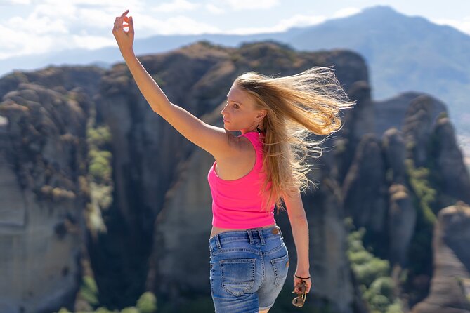 Private Meteora Photo Shoot with a Professional Photographer - Why a professional photo shoot works so well at Meteora