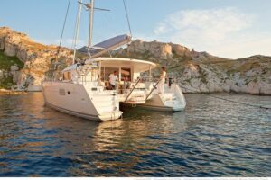 Private Morning Tour Lagoon 400-380 Sailing in Santorini ,lunch, drink, transfer - Cruising the volcano area: Nea Kameni, Palea Kameni, and photo moments