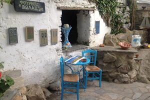Private Only "The Highlights" Walking tour - Little Venice and its “Famous Bar” viewpoint: where Mykonos looks like a postcard