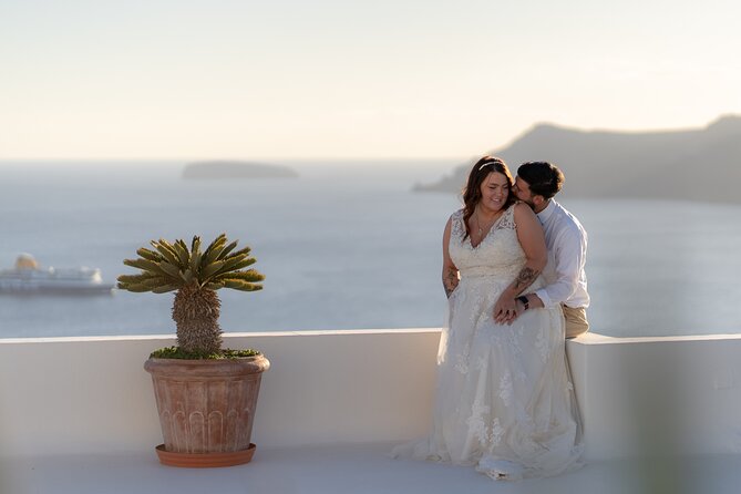 Private Photo Session in Santorini - Oia gives you the classic Santorini frame