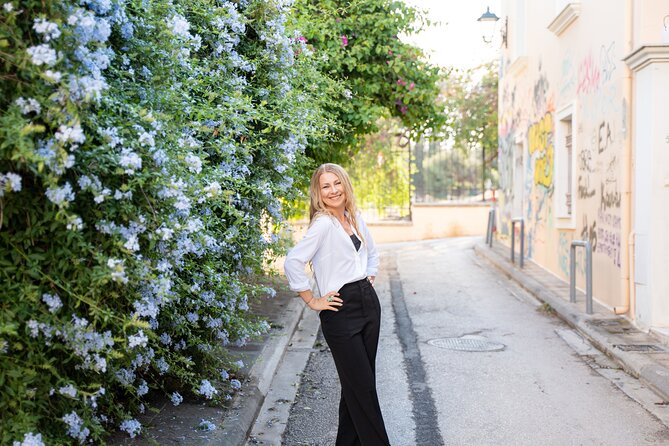 Private Photoshoot and Walking Tour in Athens - Bobby’s approach to making portraits easier