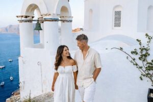 Private Photoshooting in Santorini with a local Photographer - Oia photo time: alleys, rooftops, and that deep sea view
