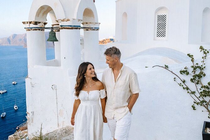 Private Photoshooting in Santorini with a local Photographer - Oia photo time: alleys, rooftops, and that deep sea view