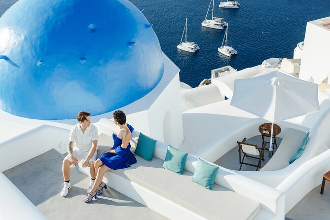 Private Santorini Photography in Oia 伊亚步行旅拍 - Entering Oia at the Virgin Mary of the Akathist Hymn Church