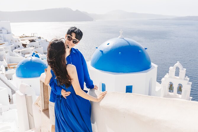 Private Santorini Photography in Oia 伊亚步行旅拍 - How Yan guides you beyond photos