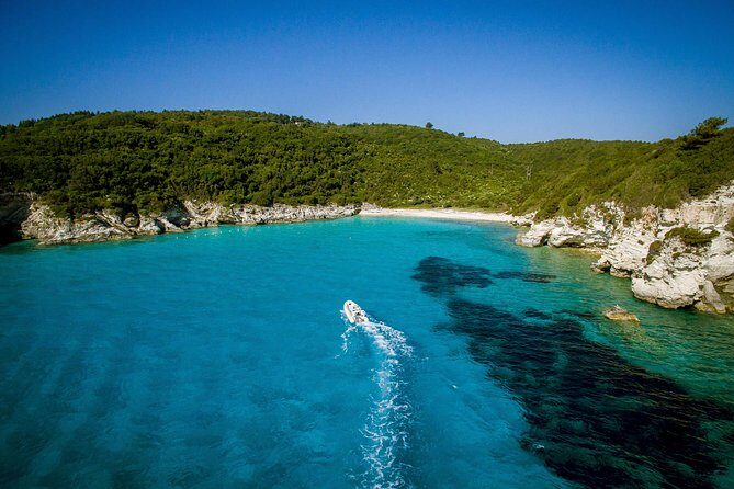 Private Skippered cruise from Corfu to Paxos/Antipaxos islands - Boat comfort, sun, and that bouncy-speed reality check