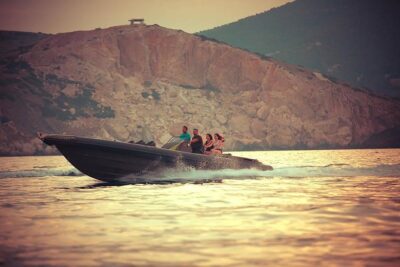 Private Speed Boat Day Cruise In Athens Riviera - Speeding south toward Cape Sounio
