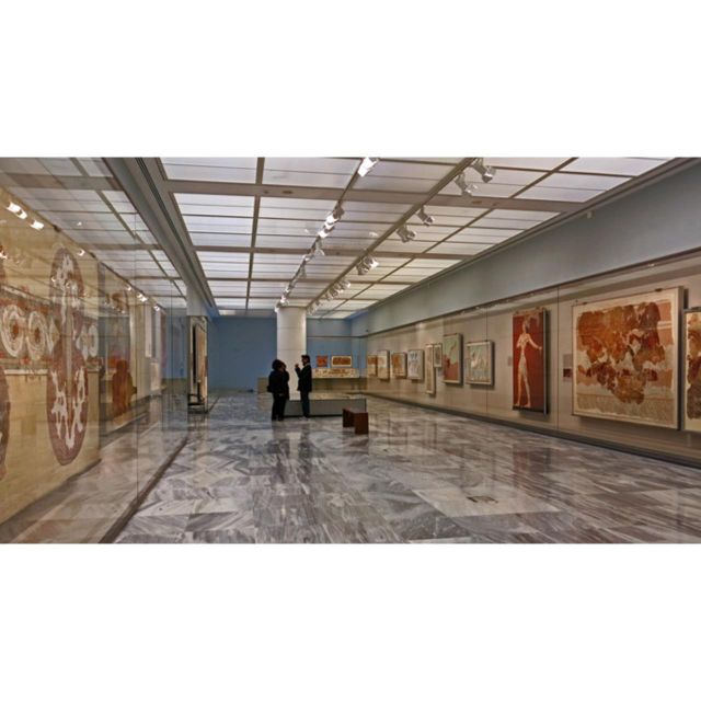 Private tour: Archeological Museum of Heraklion - Meeting your guide at the museum entrance