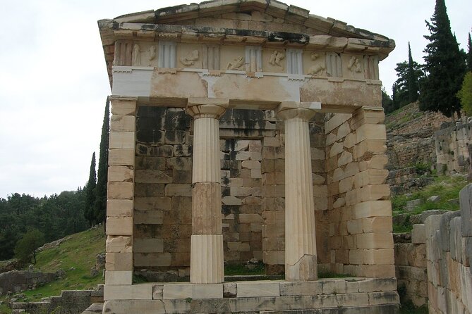 Private Tour Delphi, Village of Arachova, Osios Loukas Monastery - What the private car and driver add