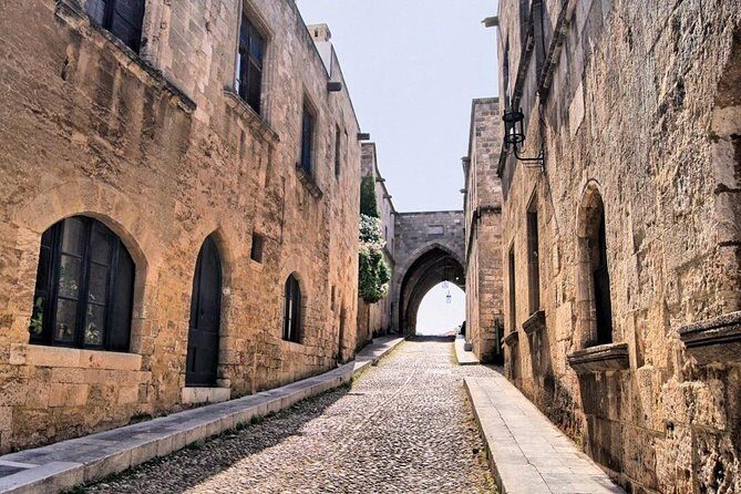 Private Tour in The Jewish Quarter & Grand Master's Palace - The guide experience: tailoring, pace, and question time