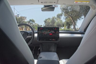 Private Transfer from Athens Airport to Athens City with Tesla - What happens in the arrival hall