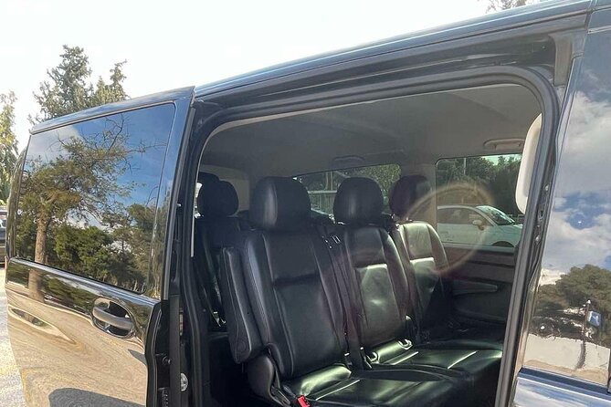 Private Transfer from/to Santorini Port and Airport - Why a private Santorini transfer can make arrival easier