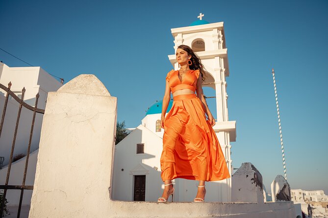 Private Walking Tour in Santorini with Personal Photographer - What happens during the one-hour shoot