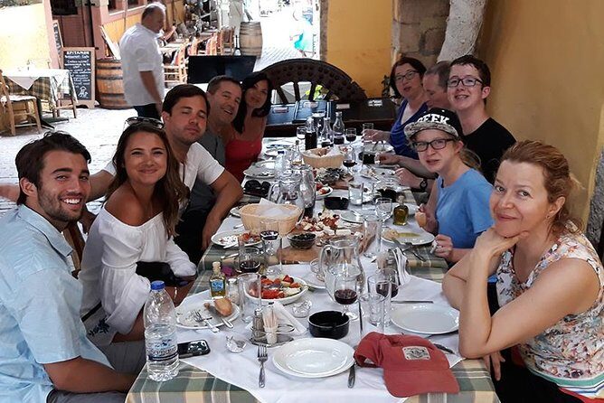PRIVATE Walking Tour with Lunch and Wine Tasting by a Sommelier - The lunch: a Cretan food sampler that can replace dinner