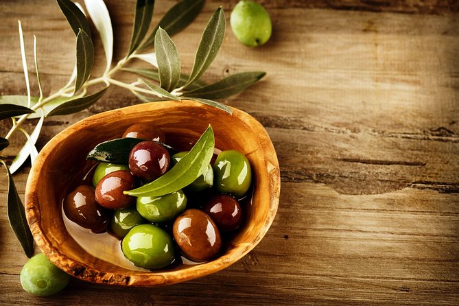 PRIVATE Workshop ESSENTIAL OILS & OLIVE OIL Factory with TASTING - Key points to know before booking