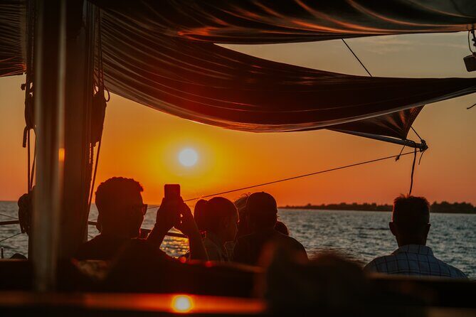 Queen Bee Sunset Cruise with Swim Stops and Dinner - Queen Bee sunset cruise: a warm, crew-first kind of sailing