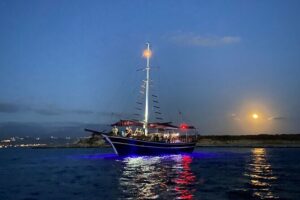Queen Bee Sunset Cruise with Swim Stops and Dinner - Getting to Argostoli at 6:30 pm without stress