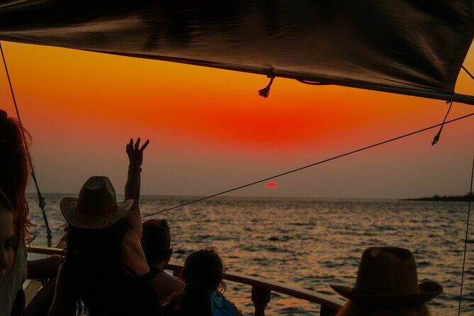 Queen Bee Sunset Cruise with Swim Stops and Dinner - Where to sit for the best views on Queen Bee I and II