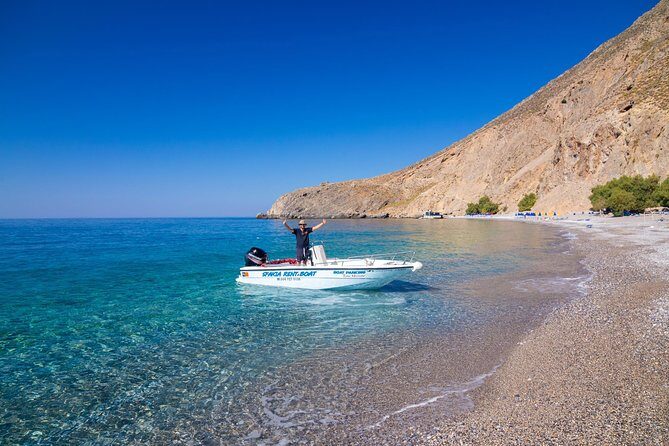 RENT A BOAT 5,5m - 30hp LICENSE FREE Chora Sfakion, Sfakia - Briefing, driving, and mooring: where first-timers can relax