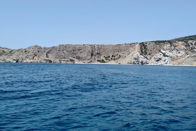 Rent a boat in Milos - Why the self-drive format matters