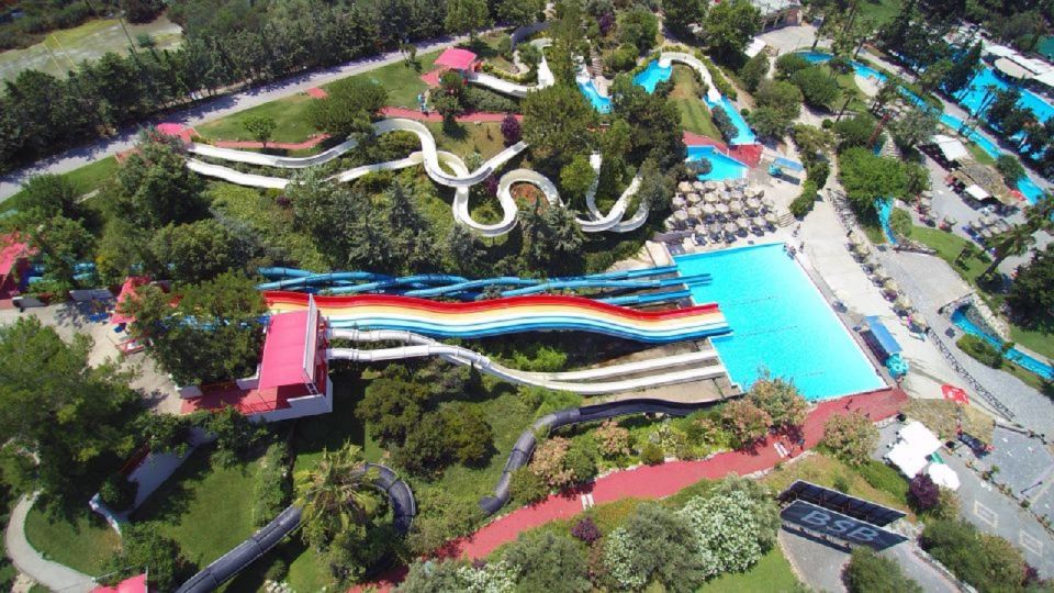 Rethymno Area: Limnoupolis Water Park Ticket with Transfers - Arriving at Limnoupolis and choosing your first ride