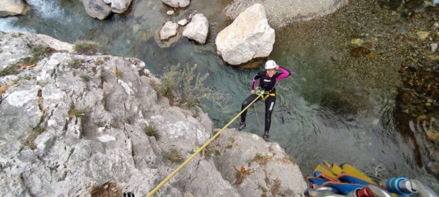 Rethymno: Canyoning Tour in the Kourtaliotiko Gorge - The rappel by the waterfall: the moment the gorge takes over