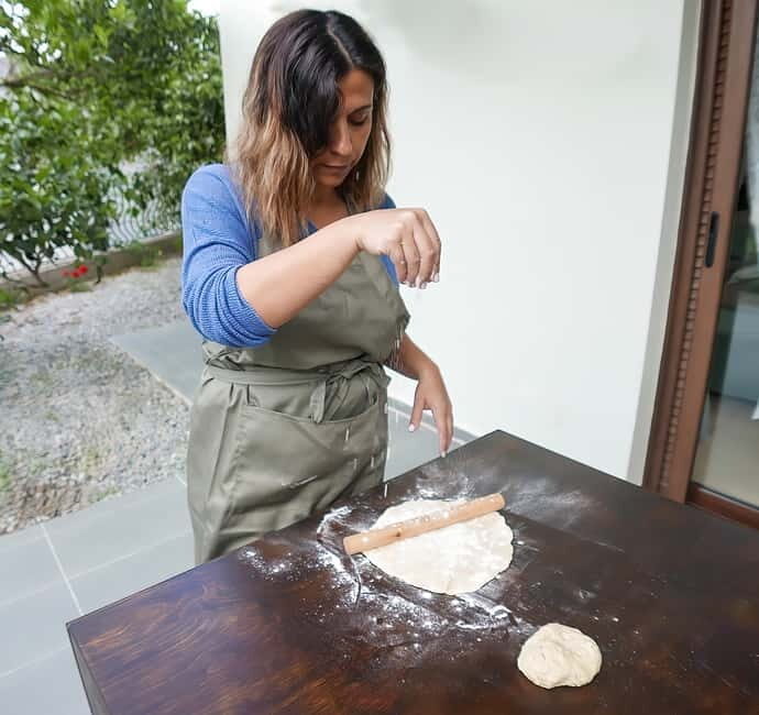 Rethymno: Chrysoula's Cretan Home Cooking Lessons - Starter Cooking in Action: Dakos, Tzatziki, and Greek Salad