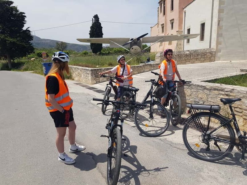 Rethymno: Guided e-Bike Tour on Mili Gorge and Soft Drinks - Meeting Yannis and getting road-smart before you ride