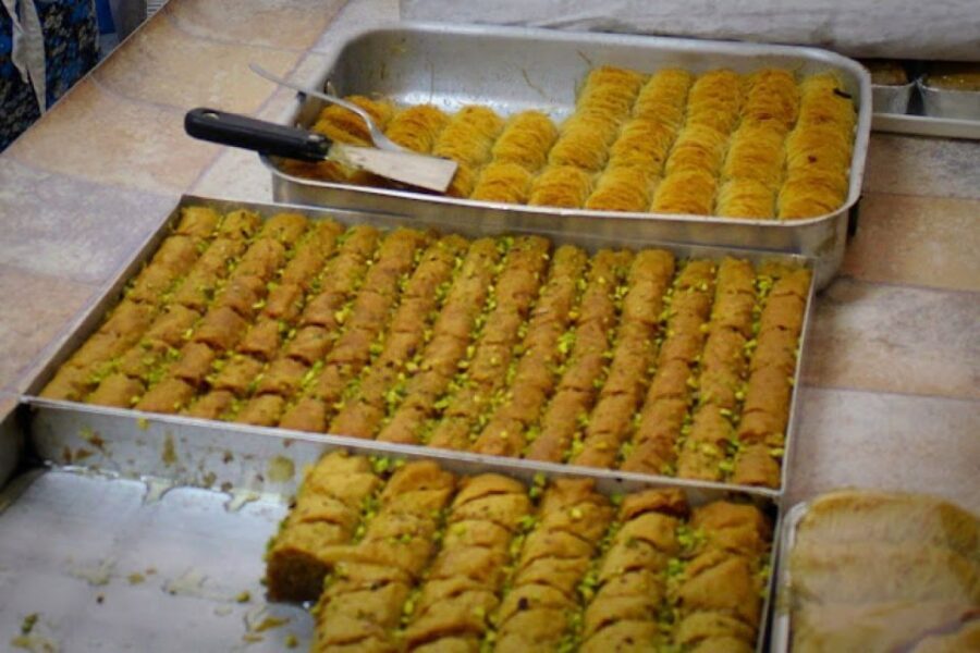 Rethymno: Old Town Walking Tour with Meal - Honey, olive oil, and raki tasting: learn what quality tastes like