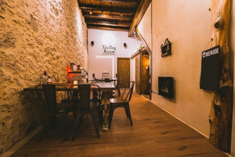 Rethymno: Old Town Walking Tour with Meal - Lunch in an Ottoman-style garden under lemon trees