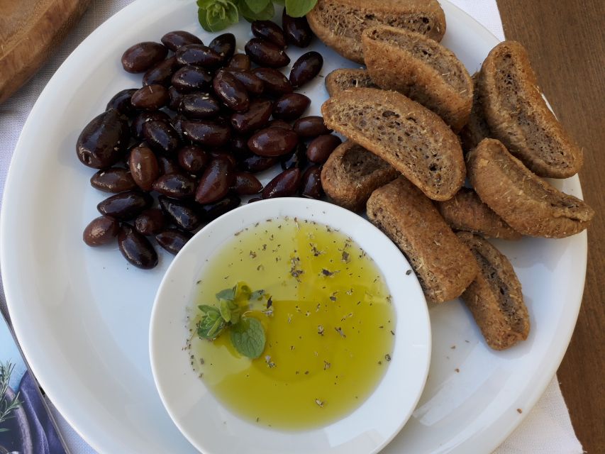 Rethymno: Olive Oil Tasting with Cretan Food Pairing - Why an olive grove is the right tasting room