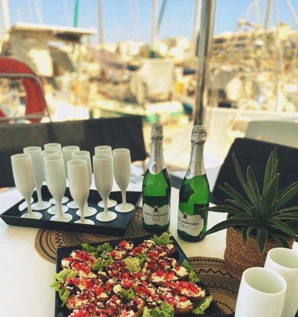 Rethymno: Sunset Catamaran Cruise - Sushi & Open Bar - The Catamaran Cruise Hour: Sunbeds, Shade, Wi‑Fi, and Easy Music