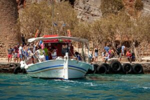Rethymnon:Day Trip to Spinalonga, Agios Nikolaos and Elounda - Agios Nikolaos and Lake Voulismeni: your built-in break