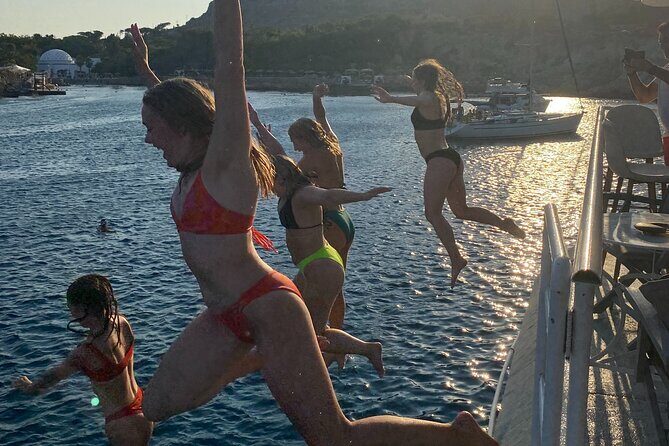Rhodes Bay to Bay Swim Cruise-Greek Buffet w/wine included - Boat comfort: seating, shade, spotless bathrooms, and music energy