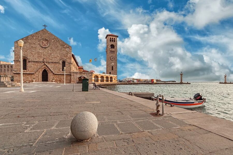 Rhodes: Hop-On Hop-Off City Tour Bus - Aquarium to Mandraki Port: start with the harbor vibe