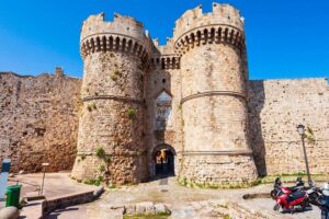 Rhodes & Lindos - Private Half-day Excursion - Rhodes Old Town gates: UNESCO walls and the photo plan