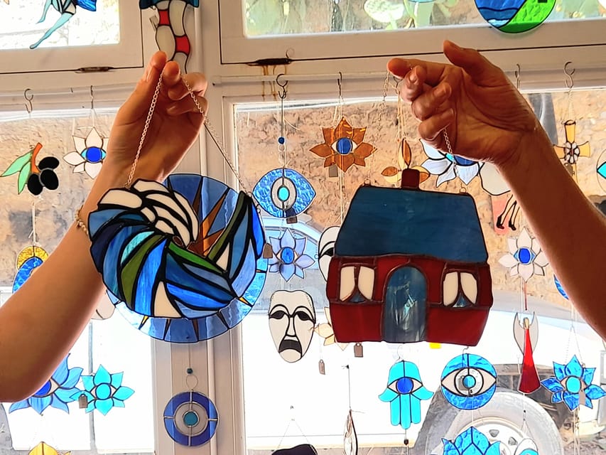 Rhodes: Stained glass workshop - Selecting the colored opal glass