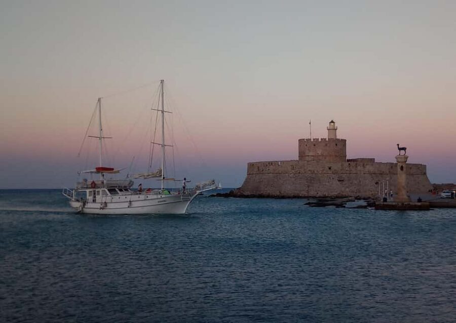 Rhodes: Sunset Cruise with Open Bar, Dinner, & Live Music - Timing, Sunset Viewing, and the Sea Breeze Reality Check