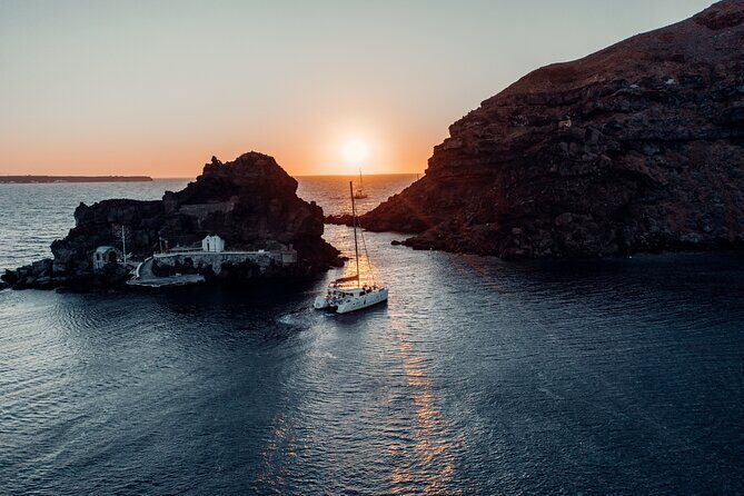 Romantic Sunset Catamaran Caldera Cruise incl. Meal & Drinks - Getting Picked Up (or Finding Ammoudi Bay): Logistics That Matter