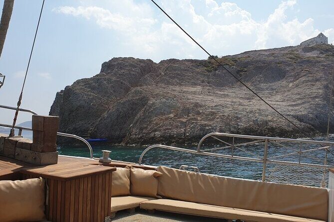 Round of Antiparos & Despotiko with Traditional Boat - Timing and meeting point: how to make the start smooth