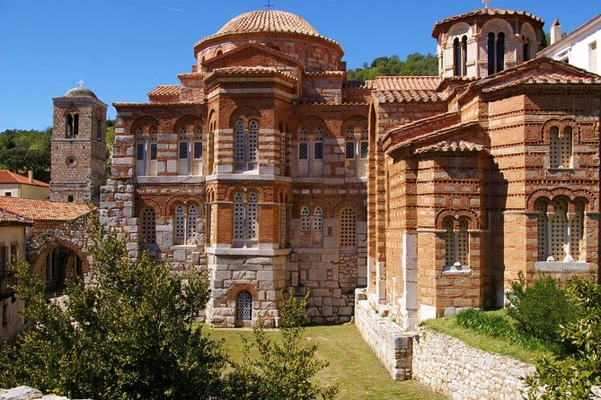 Sacred Delphi & Osios Loukas in a Full Day Private Tour - Arachova in 20 minutes