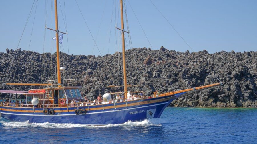 Santorini 2-Day Combo: Volcano Boat Cruise & Island Bus Tour - Key Things I’d Bet You’ll Notice