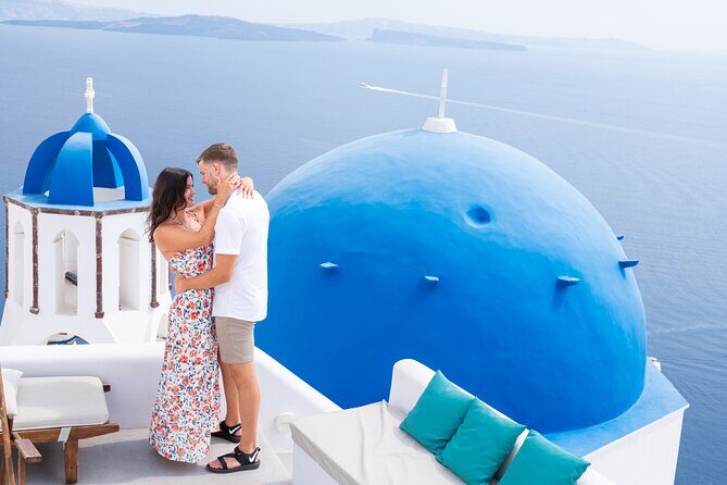 Santorini 2h Photoshoot with a photographer & transportation - Why this private Santorini shoot beats phone-swipe photos