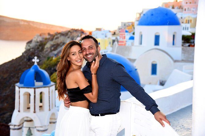 Santorini 2h Photoshoot with a photographer & transportation - Price and value: $335.51 per group for a private shoot