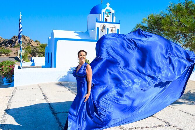 Santorini 2h Private Flying Dress Photoshoot with Transportation - What you get: 40 edited photos, no watermarks