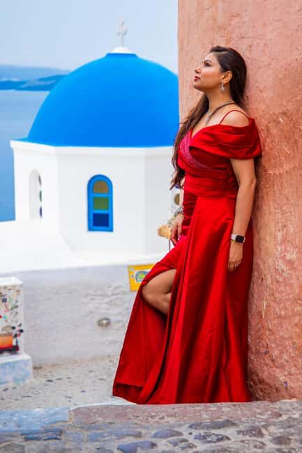 Santorini: 40-minute Photoshoot in Oia - How the 20–40 minute shoot actually flows in Oia