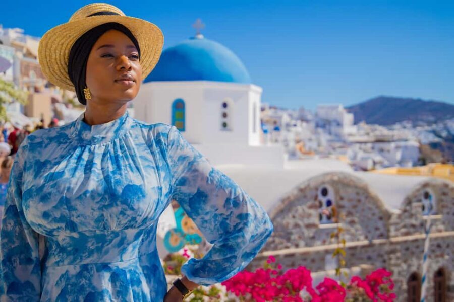 Santorini: 40-minute Photoshoot in Oia - Price and value: $76 for up to two is about guidance, not just photos