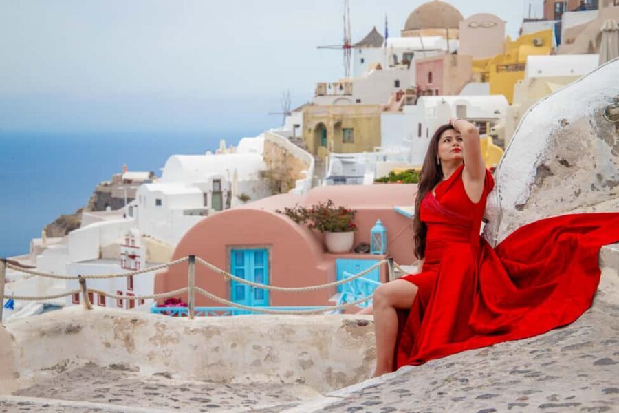 Santorini: 40-minute Photoshoot in Oia - Who this Santorini photoshoot suits best